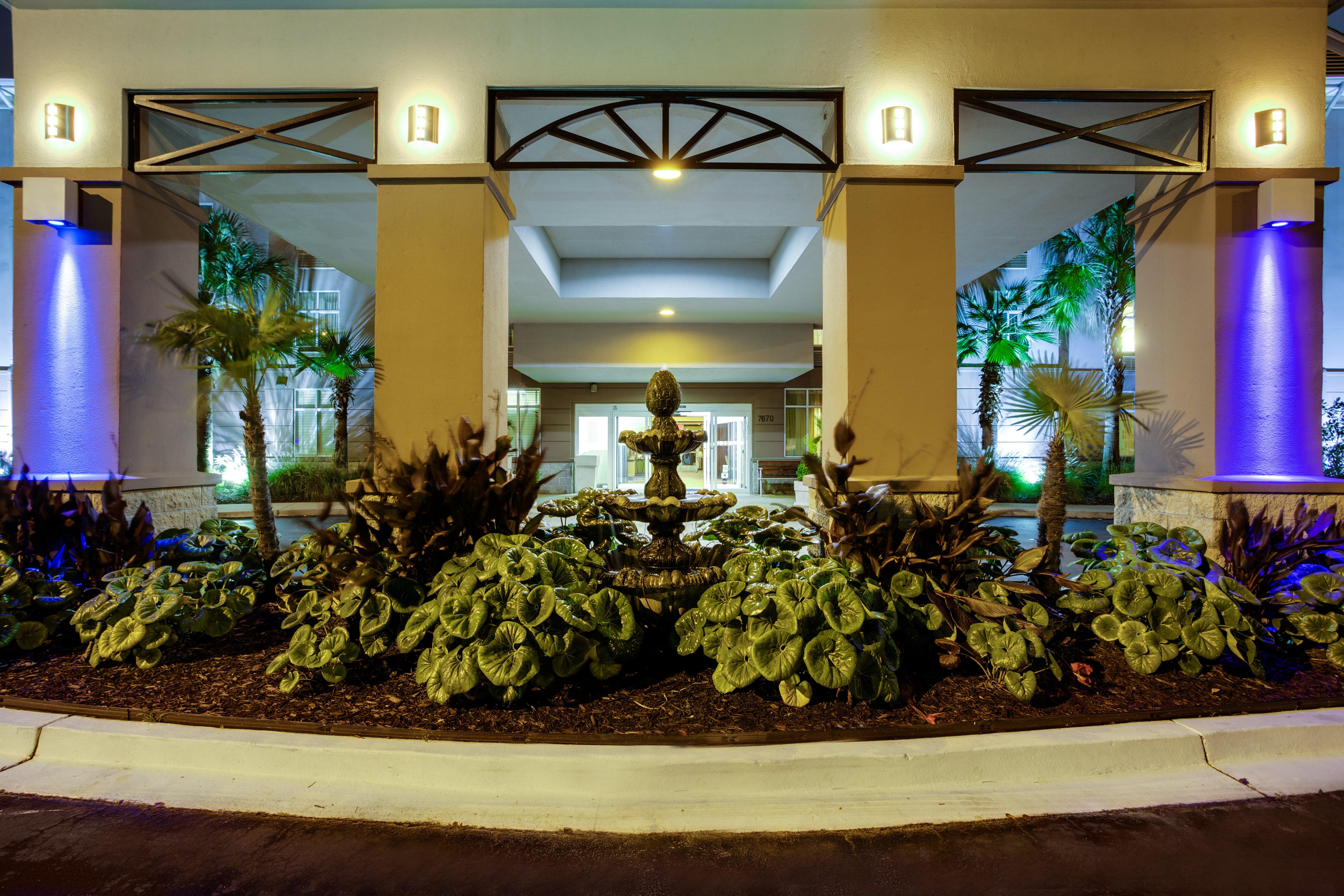 Holiday Inn Express Hotel & Suites Charleston-Ashley Phosphate, An Ihg Hotel Exterior photo